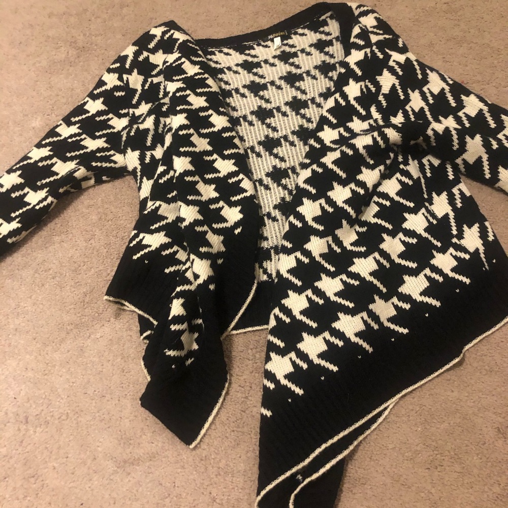 COPY - Houndstooth shrug